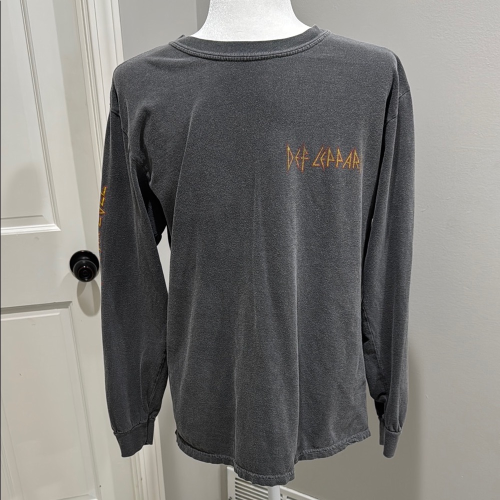 Def Leppard 2022 The Stadium Tour Gray Long Sleeve Shirt